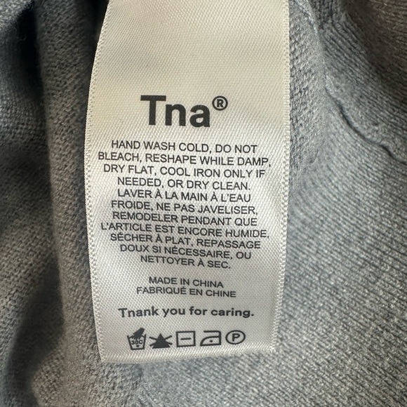 Aritzia TNA Zipped Grey and green crop Sweater top Size medium - Picture 4 of 5
